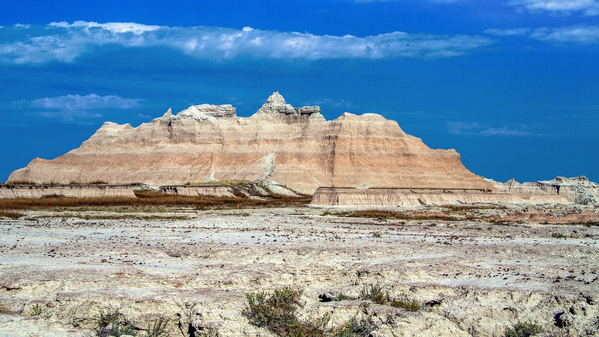 Rock formations and layered cliffs in Badlands National Park, South Dakota.